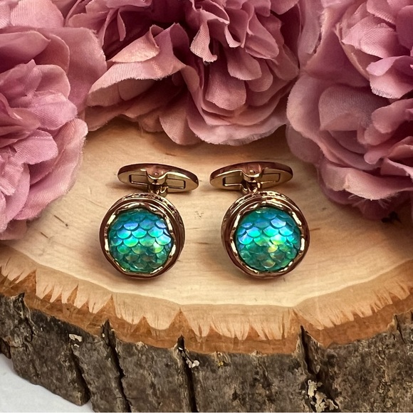 Antiqued Gold and Teal Blue Mother of Pearl Cufflinks - Picture 3 of 17